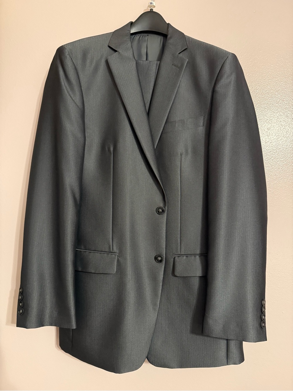 Men's Classic gray Two-Button Suit
Worn once